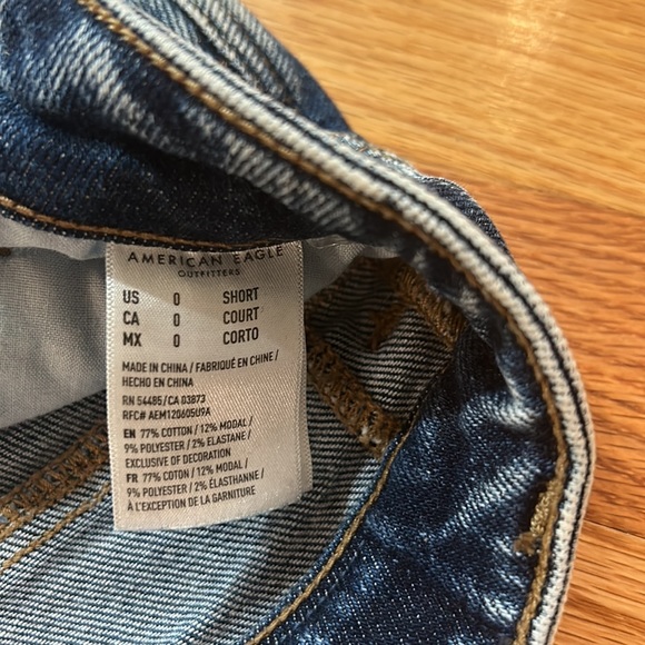 American Eagle Highest Rise Mom Jeans, ripped, size 0 - Picture 7 of 11